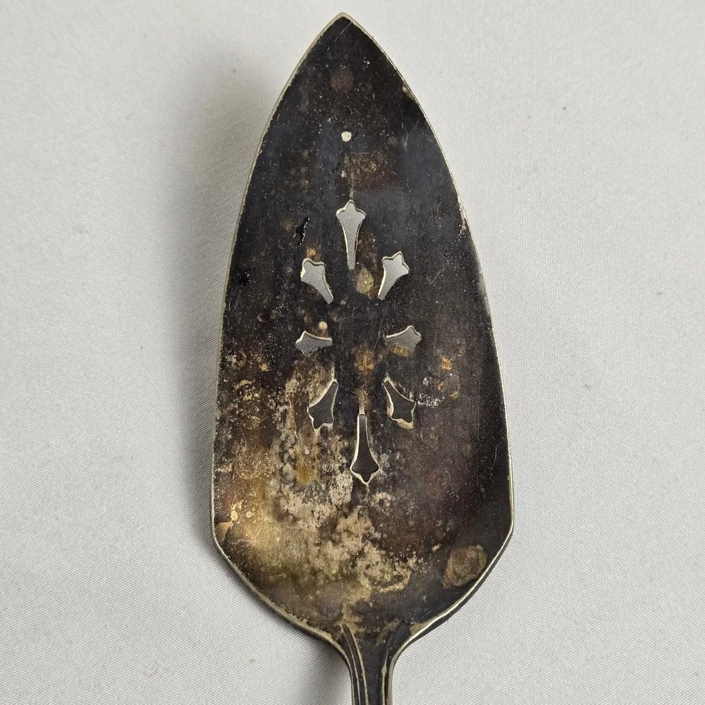 IS‎ Wilshire Silverware Silverplate 1933 Solid Pierced Pie Cake Server, 8.5